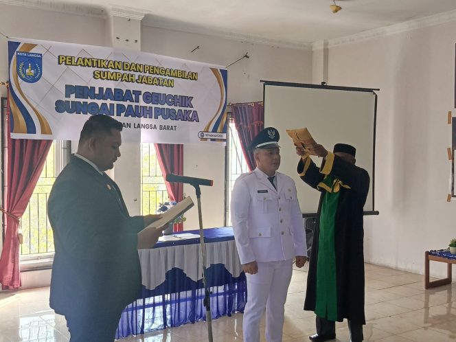 
 Camat Langsa Barat Lantik Pj Geuchik Sungai Pauh Pusaka