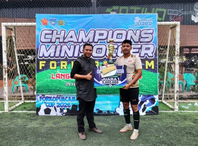 
 Lumat Buket Meutuah, Alue Merbau Juara Mini Soccer Forkopimcam Langsa Timur