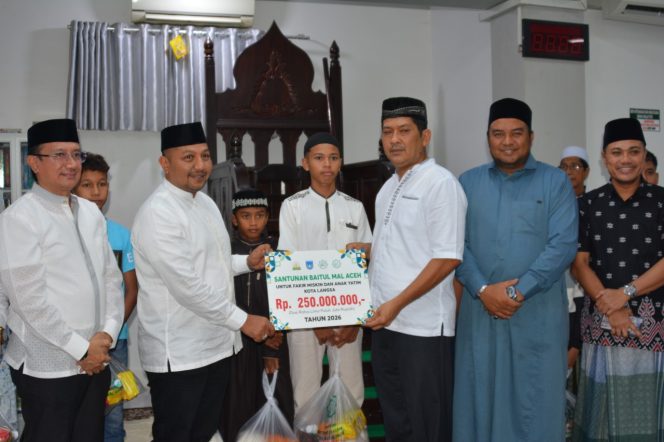 
 Safari Ramadhan Pemerintah Aceh di Kota Langsa Serahkan Santunan Rp250 Juta