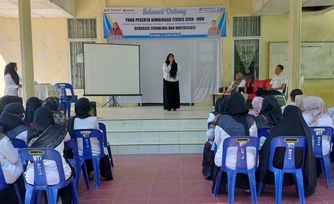 
 Plt Kadis Perpustakaan dan Kearsipan Kota Langsa Jeffranny, SSTP, MM memberikan sambutan pada Bimtek SIKN-JIKN.