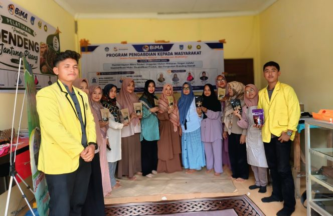 
 Pembekalan pada produk dendeng jantung pisang di Gampong Sidodadi.