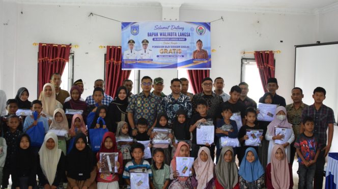 
 Penyerahan di Kecamatan Langsa Barat.