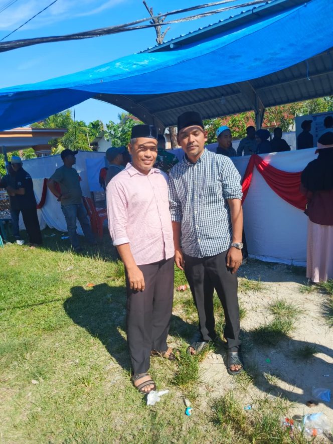
 Ketua Tuha Peut, Dr Dayyan bersama Geuchik terpilih Meurandeh Aceh, Tgk. Asnawi.