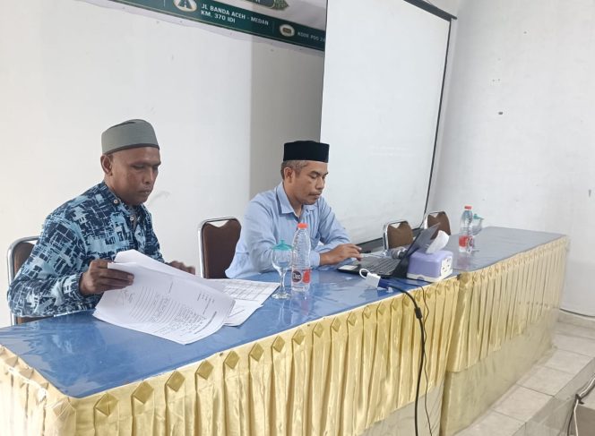 
 Dr. Dayyan sedang mengisi materi pada PKU MPU Aceh Timur.