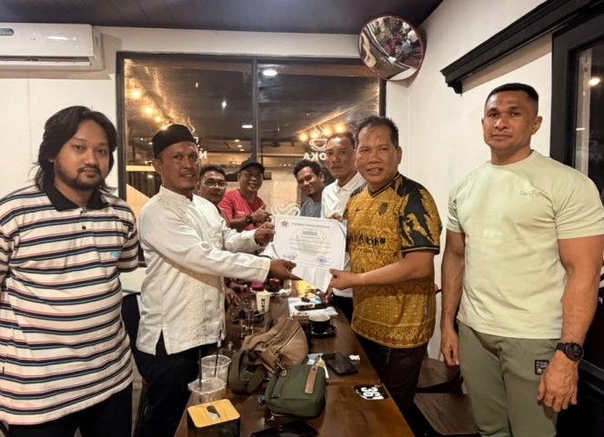 
 Wakapolres Langsa Serahkan Hadiah Hiburan Pemenang Sayembara Feature PWI