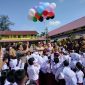 Pelepasan balon sebagai tanda dimulainya proses belajar mengajar ajaran 2026/2027 di SDN 1 Langsa.
