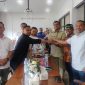 Salam kompak Pengurus PKS bersama Wali Kota Langsa, Jeffry Sentana.