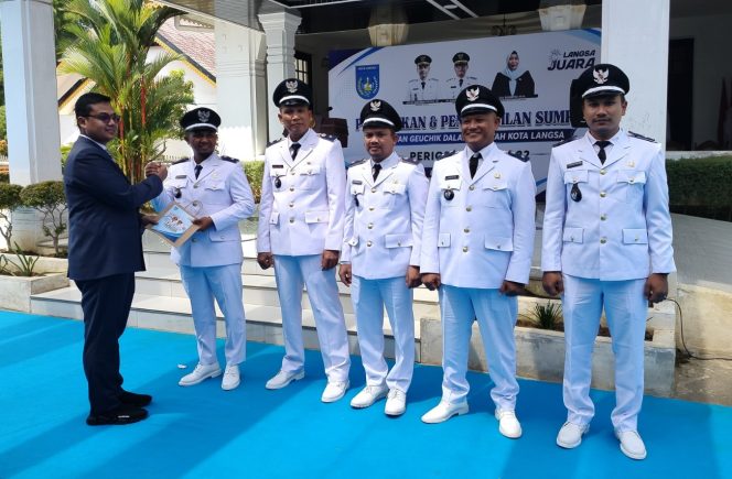 
 Perwakilan geuchik masing-masing Kecamatan menerima 22 program unggulan Langsa Juara.