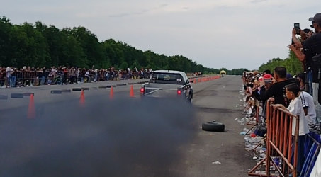 Aksi Drag Race.